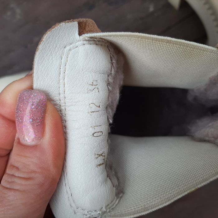 Черевики молочного кольору