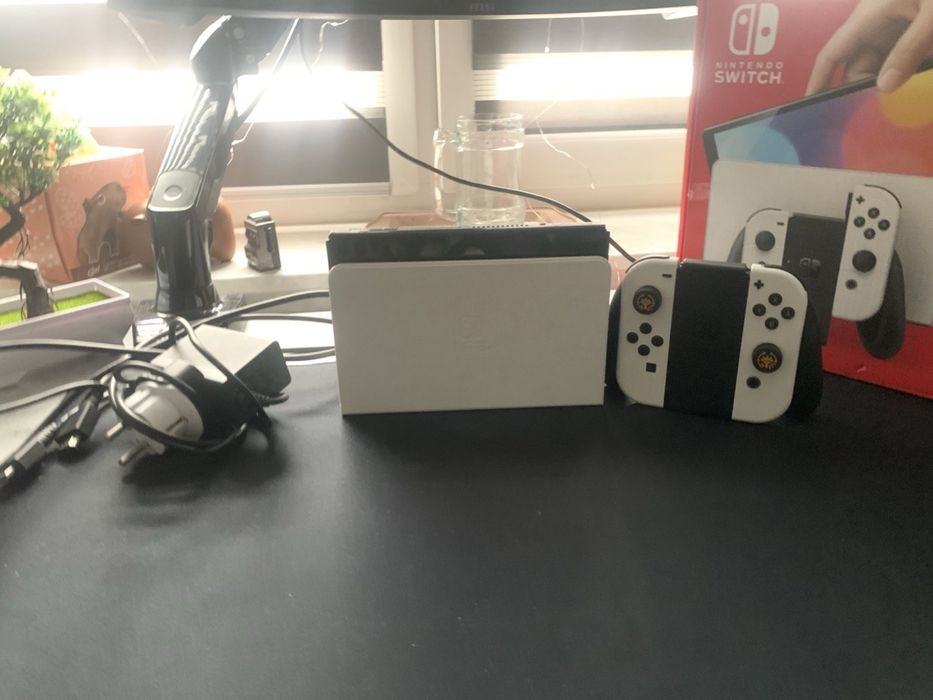 Продам Nintendo Switch Oled 256GB