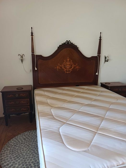 Cama de casal estilo D.ª Maria e madeira de qualidade