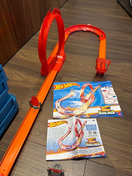 Hot Wheels Track Builder Flame Stunt Pack HMC04 + carro