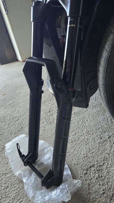 Suspensão rockshox zeb