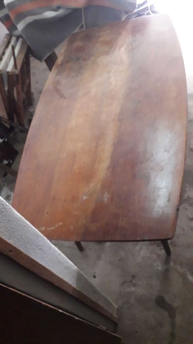 Cadeiras e mesa de sala com história