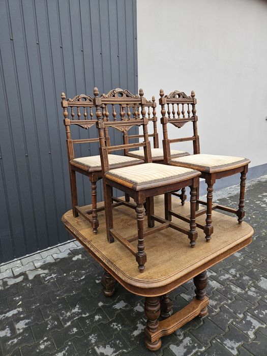 Stół z krzesłami ,stary komplet