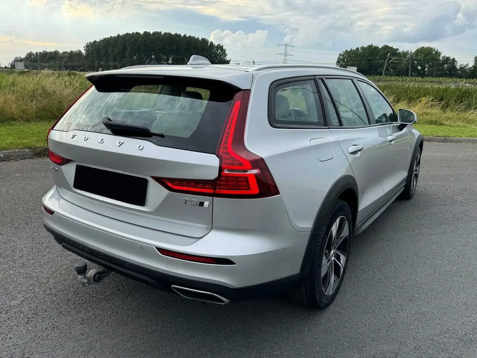 Volvo V60 Cross Country T5      2020
