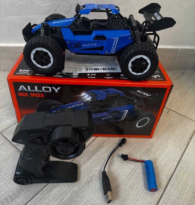 Машинка на радиоуправлении. НОВАЯ. Отличный новогодний подарок