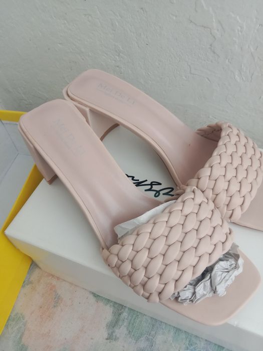 Продаю!Босоножки женские.