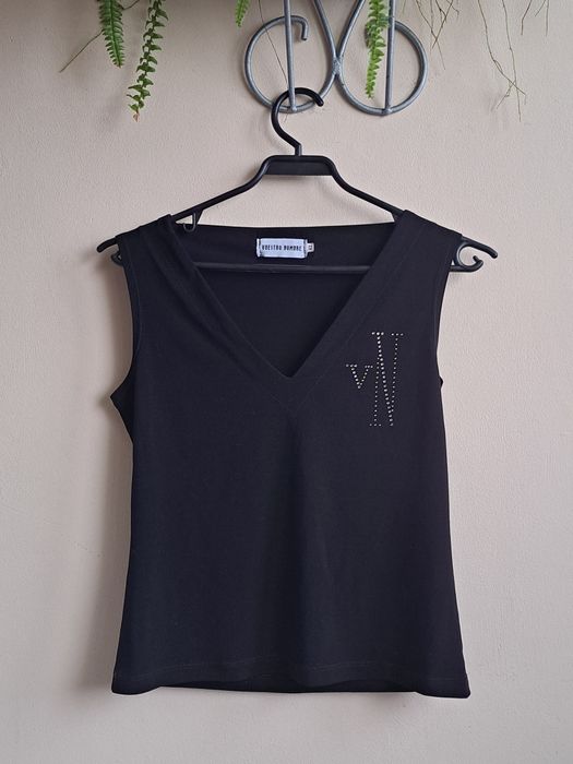 Czarna bluzka bezrękawa