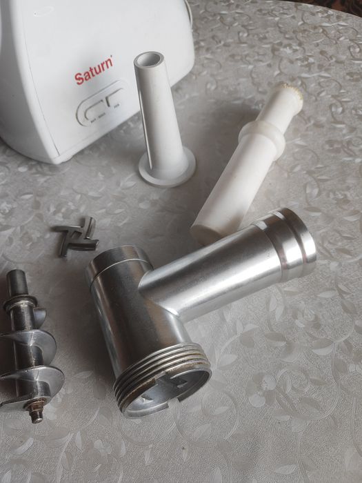 Електро мясорорубка Saturn st-fp 0094k.