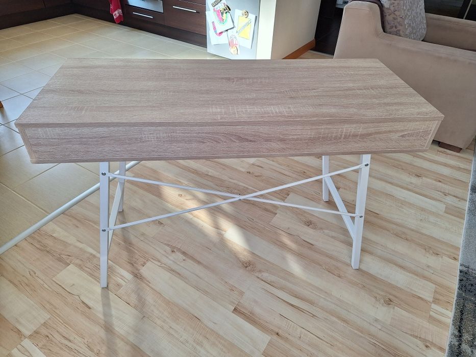 Biurko do biura pokoju