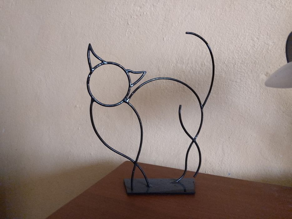 Декоративна металева кішка