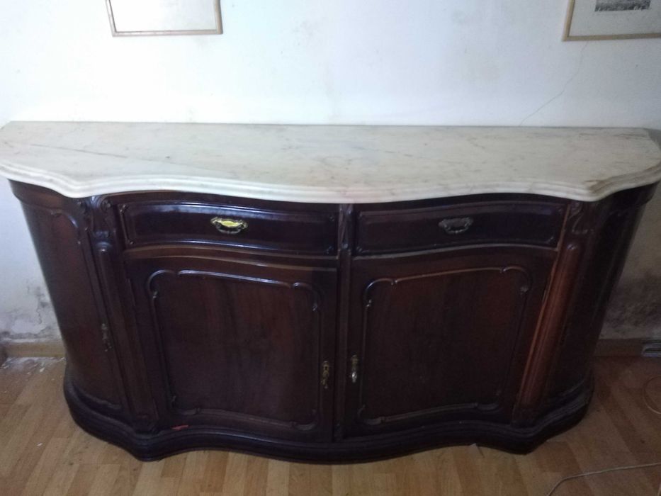 Móvel neo-clássico com balcão de mármore