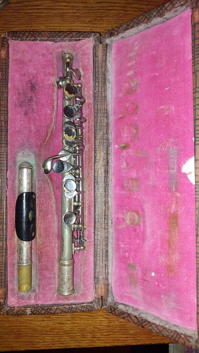 Продам флейта пикколо