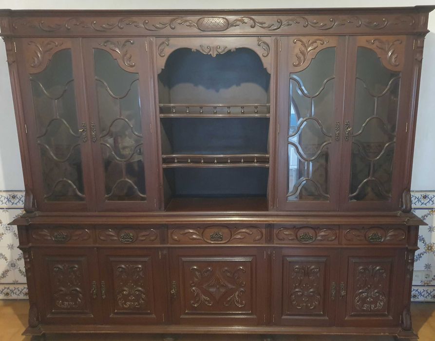 Móvel Cristaleira / Aparador / Louceiro, em mogno maciço