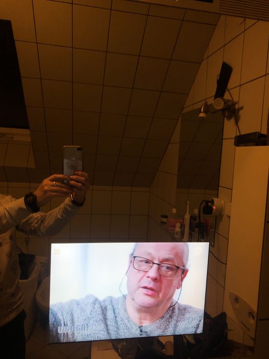 Telewizor w lusterku do łazienki