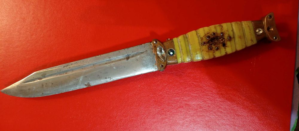 Продается Нож выкидной