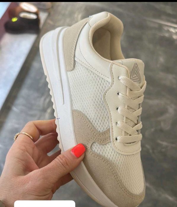 Кросівки  38,39,40