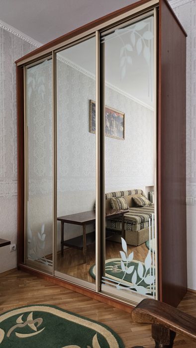 Шафа купе в зв'язку з переїздом.