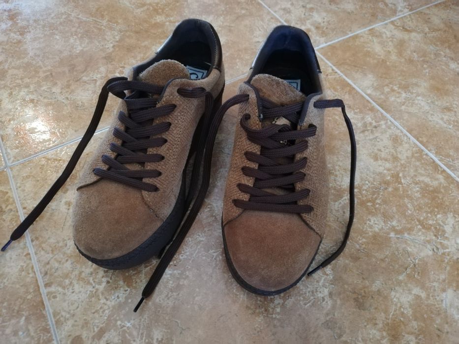 Sapatos marca CARNEIROS