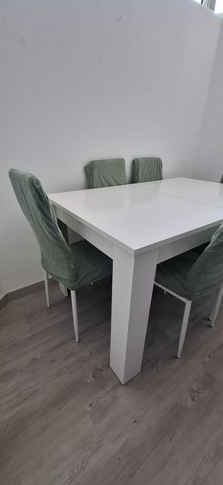 Mesa sala com oferta cadeiras