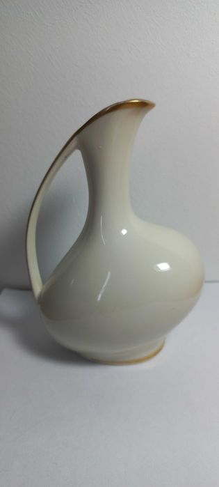 Porcelanowy dzbanuszek  , wazonik z sygnaturą. Alka Bawaria .
