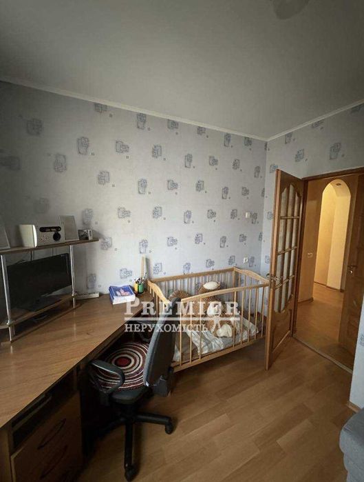 Продам трикмнатну квартиру в Южному