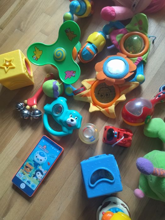 Лот игрушек цена за всё