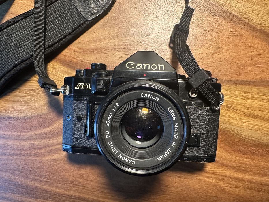 Canon A1 + Lente 50mm f/1.8 em Excelente Estado - 35mm Film Camera