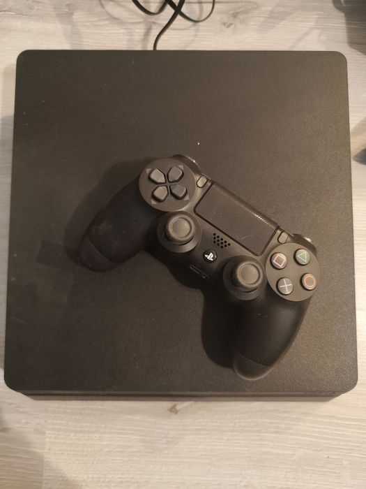 Konsola do gier PlayStation 4 stan bardzo dobry pad słuchawki