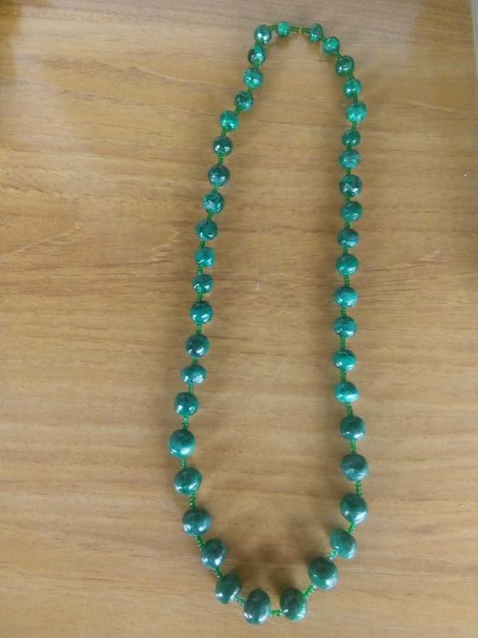 Colares de pedra malaquita verde