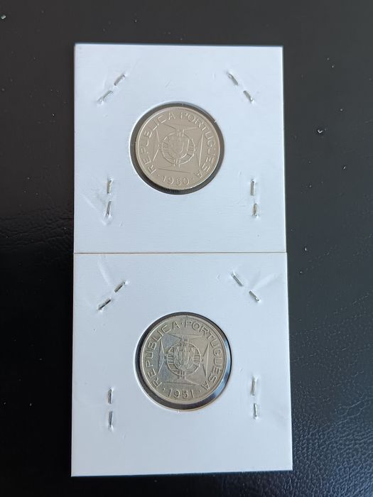 moedas de 2,50 esc. em prata de Moçambique. Cada tem 1 valor.
