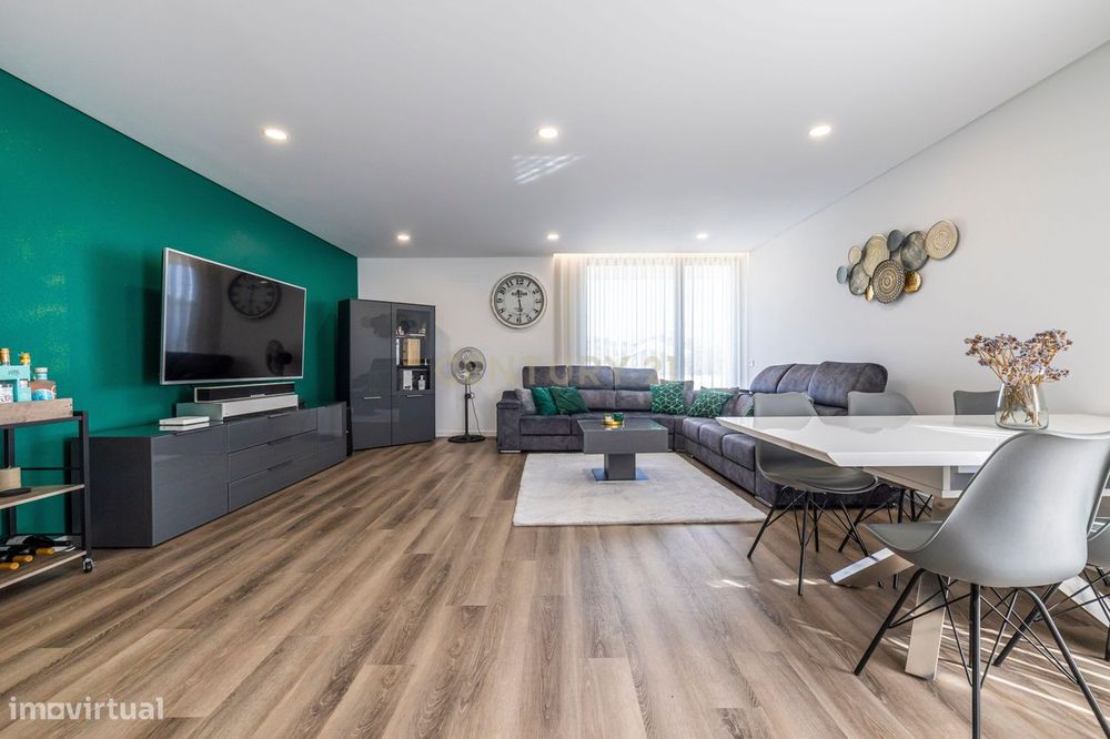 Moradia T4 Moderna com Piscina Aquecida e Jacuzzi a 15 Minutos da Prai