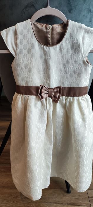 Elegancka sukienka r. 122