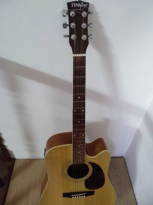 Guitarra/Viola electro/acústica autografada pelo músico LUSITANY