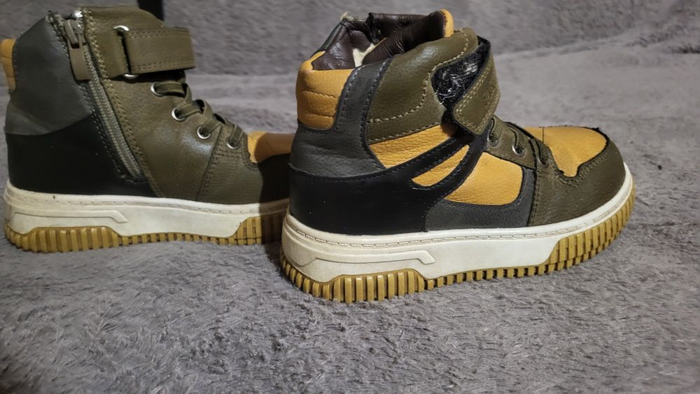 Продам  дитячі  зимні ботінки