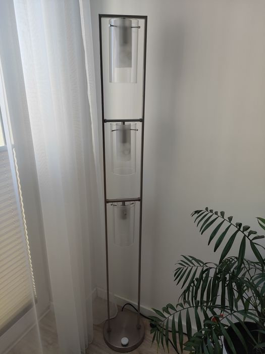 Lampa podłogowa srebrna
