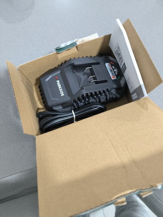 Carregador bateria Parkside 20V 4.5A
