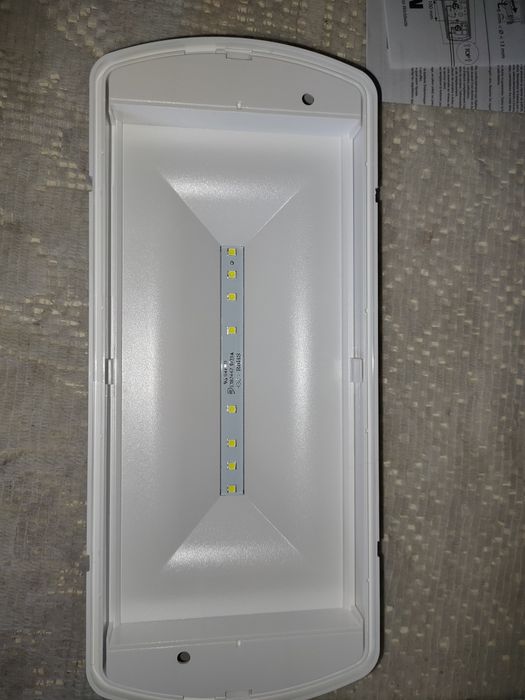 Armadura de emergência de LEDs 60lm IP42 SafeLite - Eaton SL2MNM42C1CD