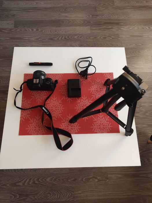 Canon EOS M50 Mark II +  obiektyw + statyw + torba – jak nowy!