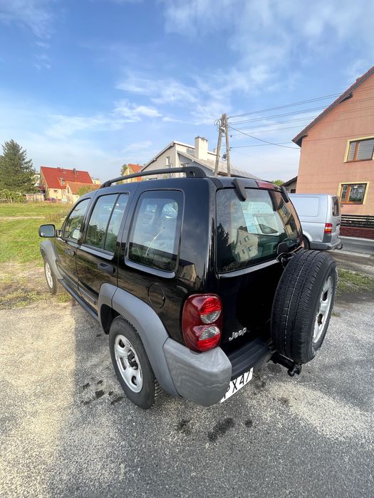 Jeep Liberty Sport 3.7 B+G naped tyl