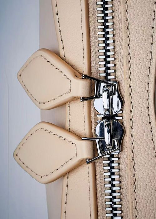 Шкіряна сумка Alaïa