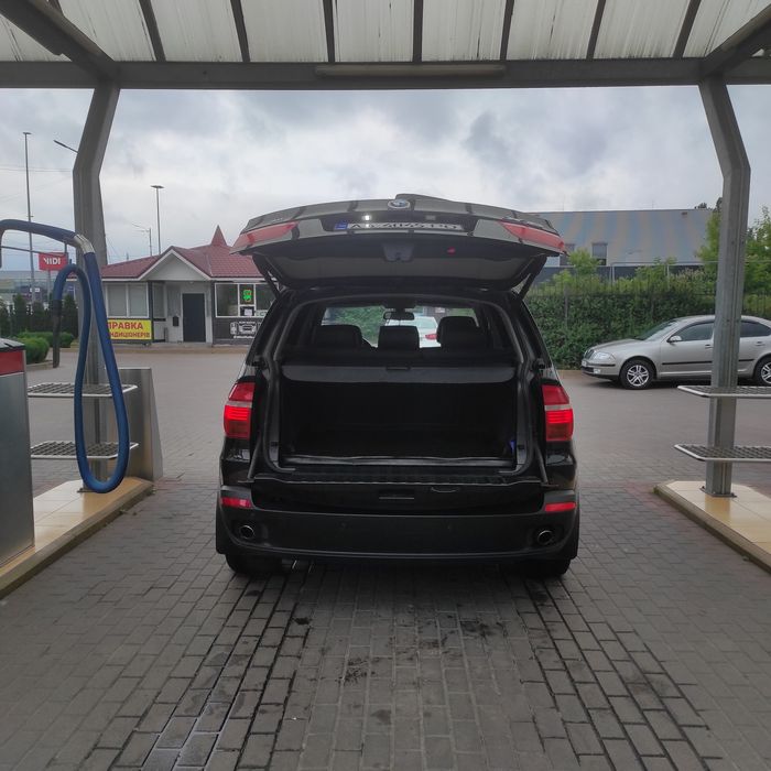 Продам БМВ Х5 е70 бензин