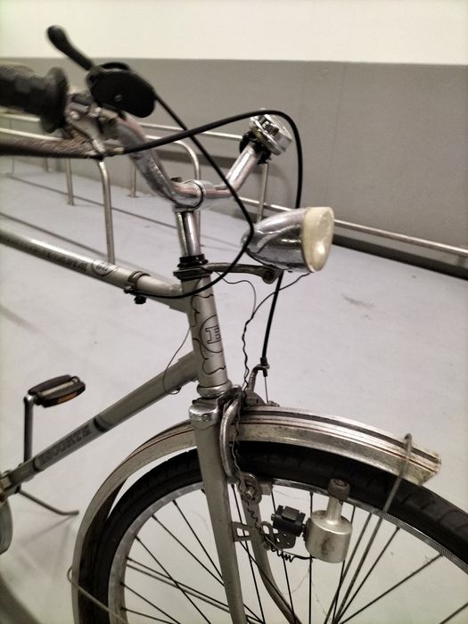 Bicicleta pasteleira antiga