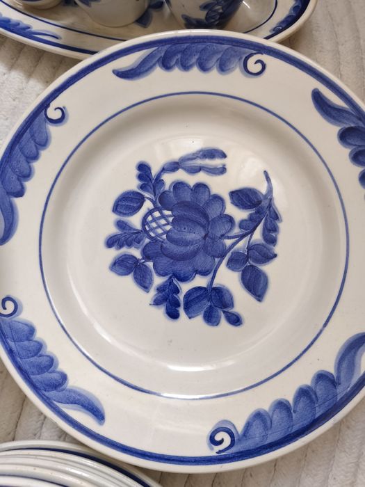 Набор посуды, Буды