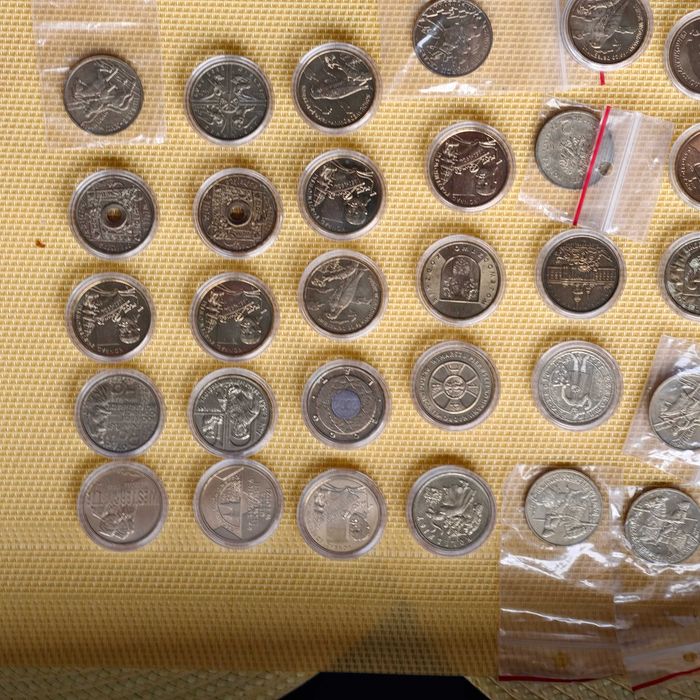 Mix - zestaw monet okolicznościowych - 2 złote - 52 sztuki.