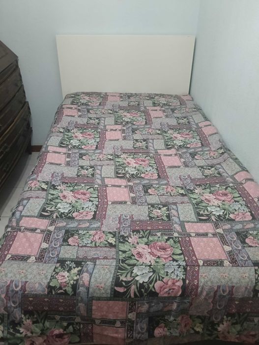 Cama de solteiro com colchão