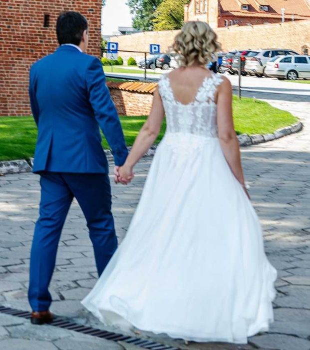 Przepiękna suknia ślubna r. 42