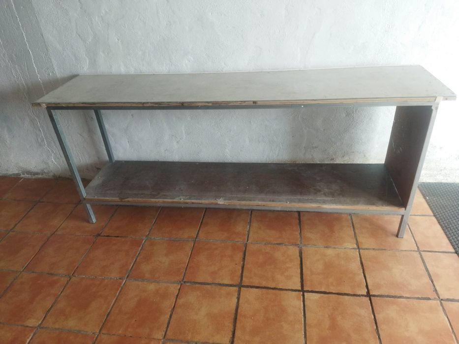Mesa de trabalho, bancada em ferro/inox mais estante reforçada também