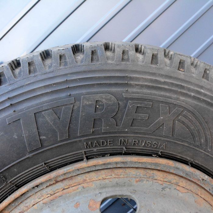 Opona Tyrex CRG 8.25 R20 z felgą