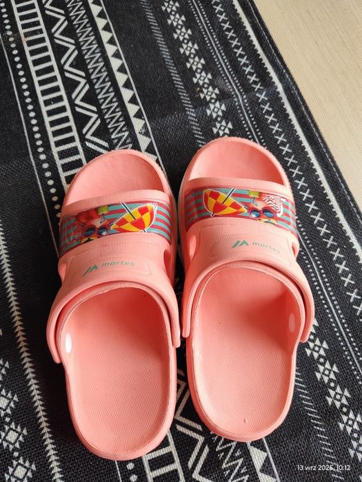 Klapki na basen Martens