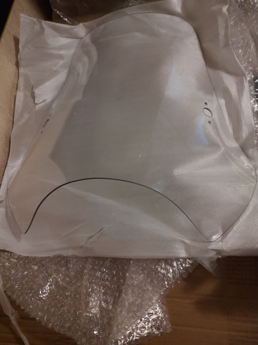 Универсальное ветровое стекло на мотоцикл Givi